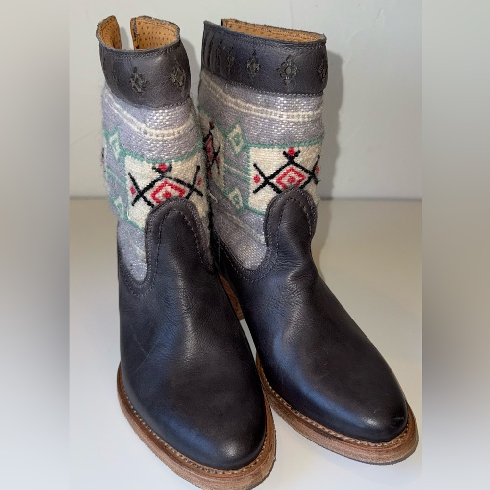 COBRA SOCIETY GRAY LEATHER & 100% MOROCCAN WOOL KILIM SHORT BOOTS SZ 36 (6)